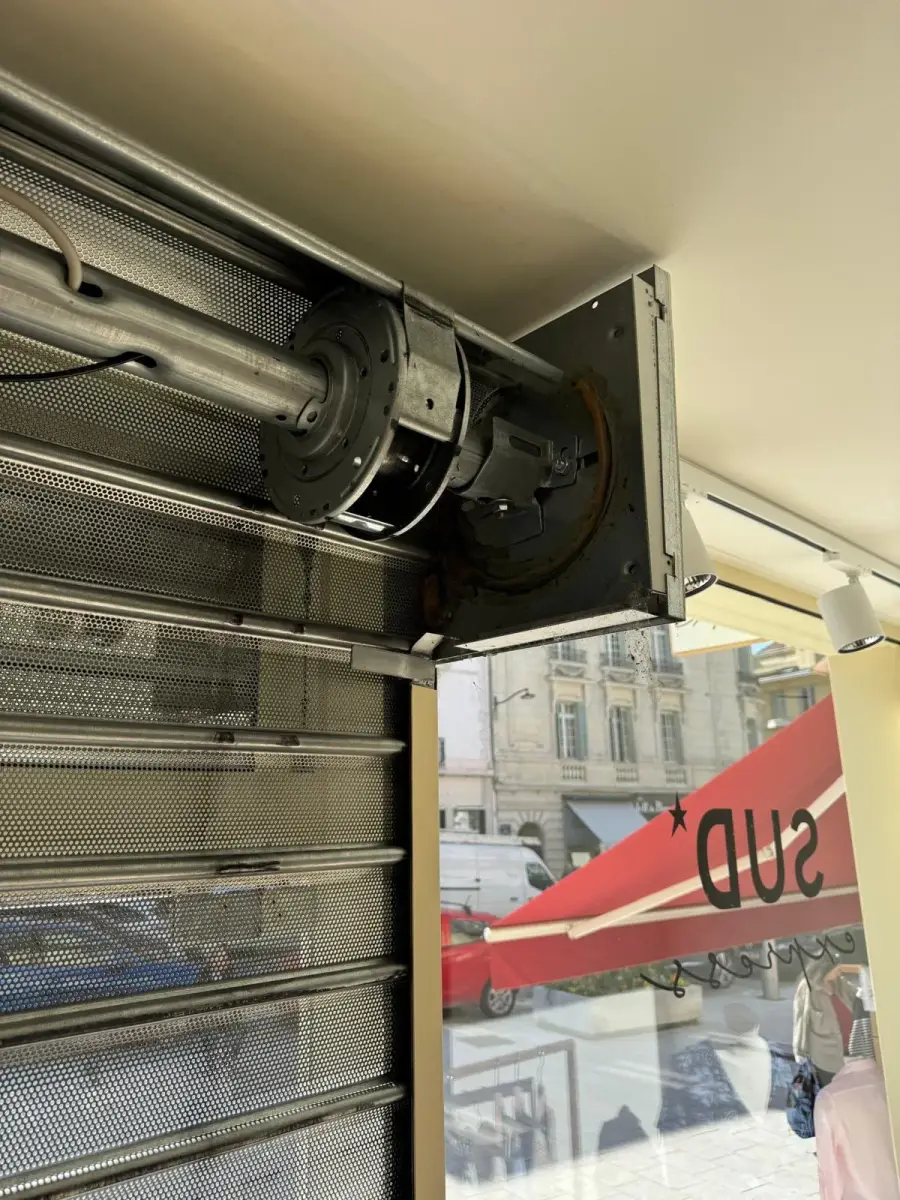 Motorisation de rideau métallique à Marseille 13