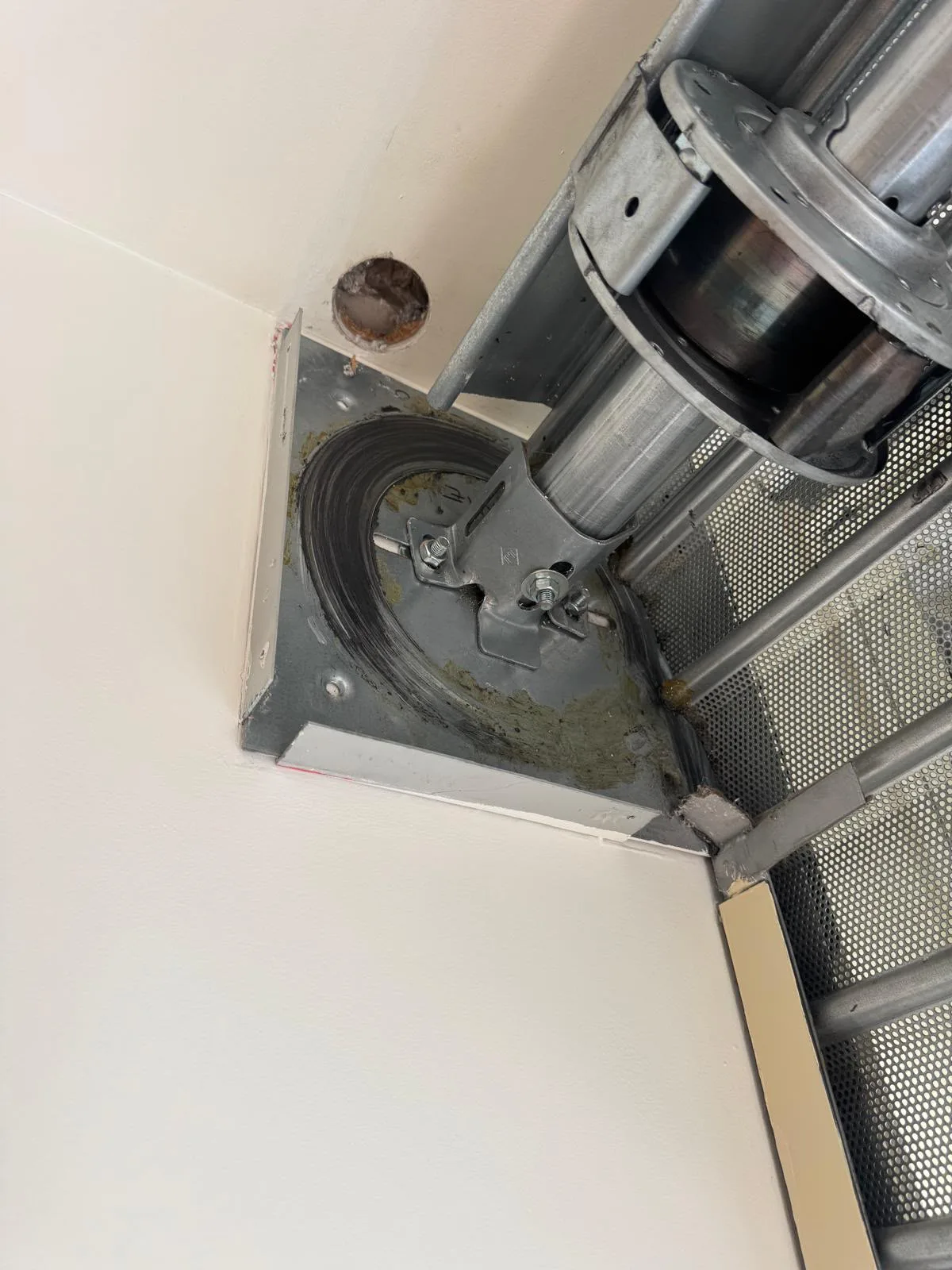 Motorisation de rideau métallique à Marseille 13