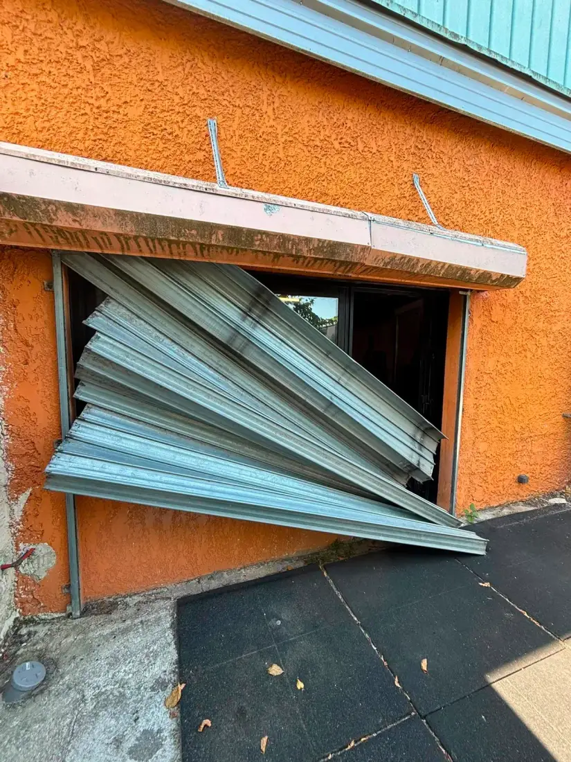 Réparation de rideau métallique à Marseille 13