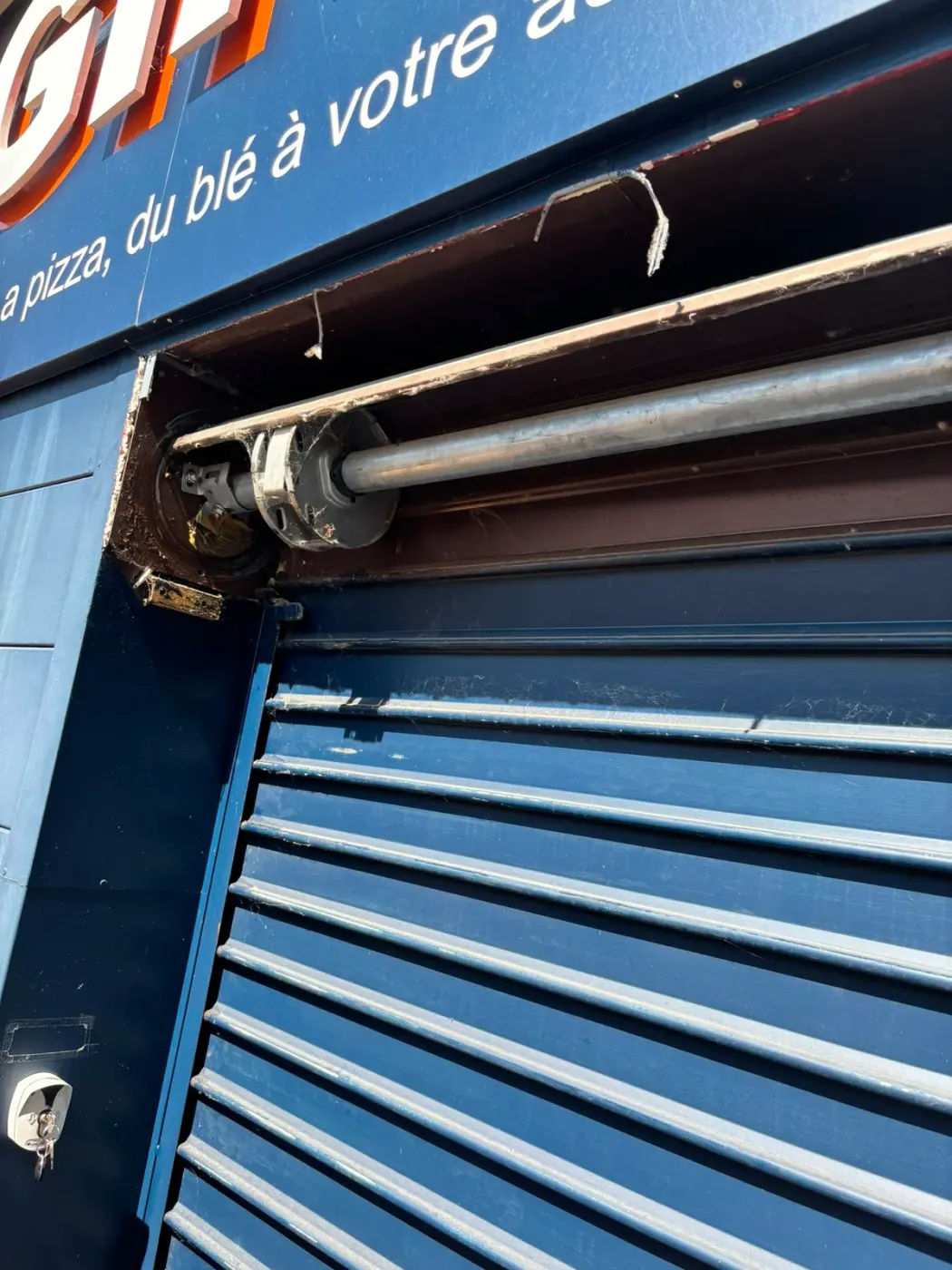 Réparation de rideau métallique à Marseille 13